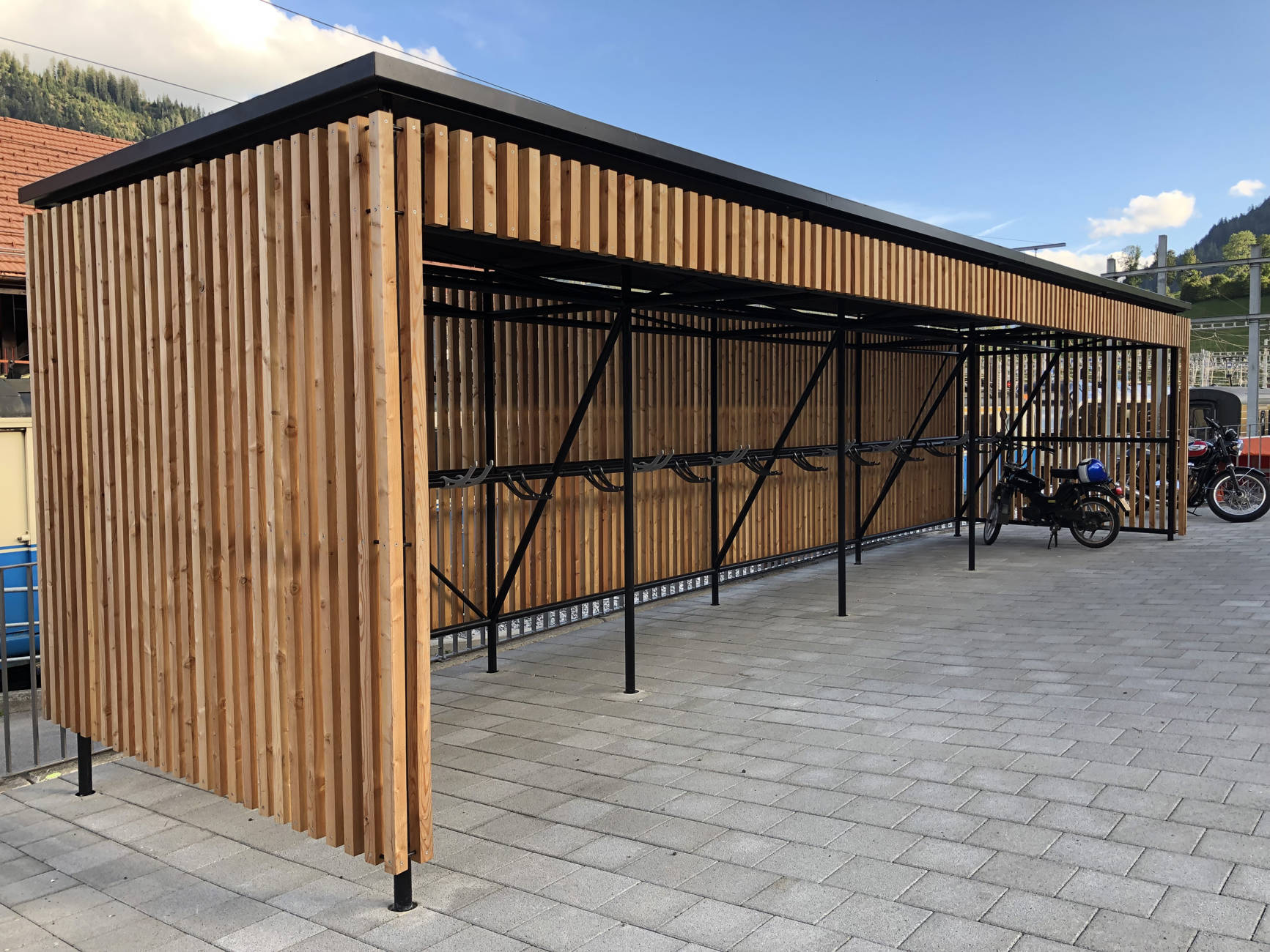 Velounterstand Dach BLS Bahnhof Zweisimmen Spiez Thun Bern Interlaken Berner Oberland Lenk Gstaad von Niederhäusern AG Metall- und Stahlbau Vonag